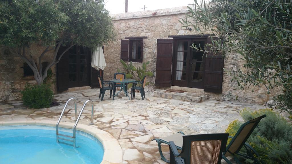 Kipseli Cottage Polis Buitenkant foto